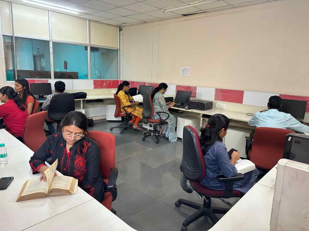 Centre for Economic and Social Studies Computer Lab